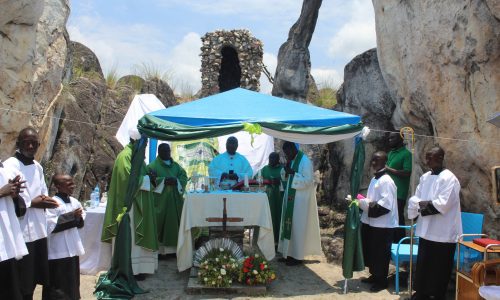 St. Maria Theresia Catholic Church, Kasamba