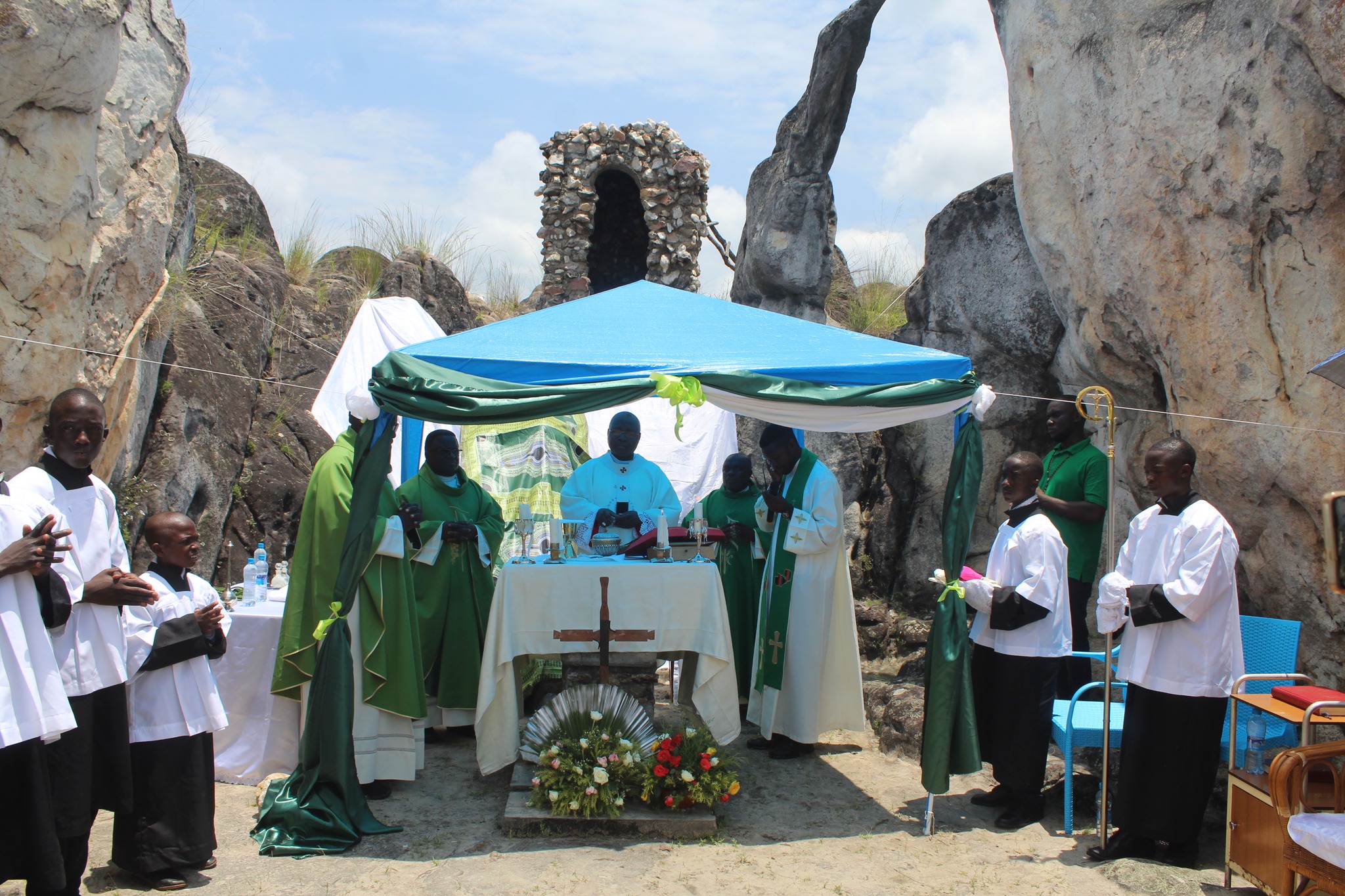 St. Maria Theresia Catholic Church, Kasamba